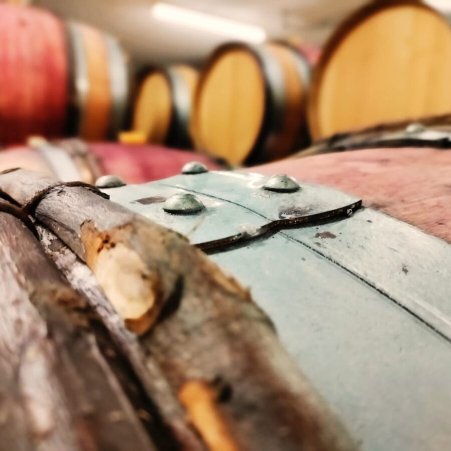 gros plan sur les futs de rouge